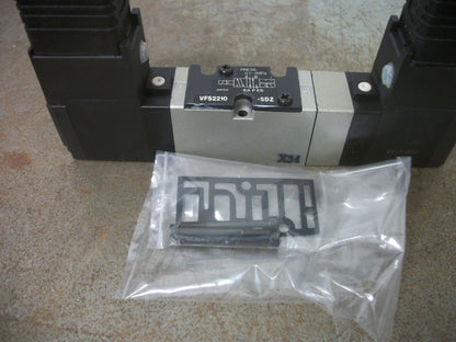 SMC PNEUMATIC SOLENOID VALVE VFS2210-5DZ 0.1-1MPa 21-26VCOIL NOB