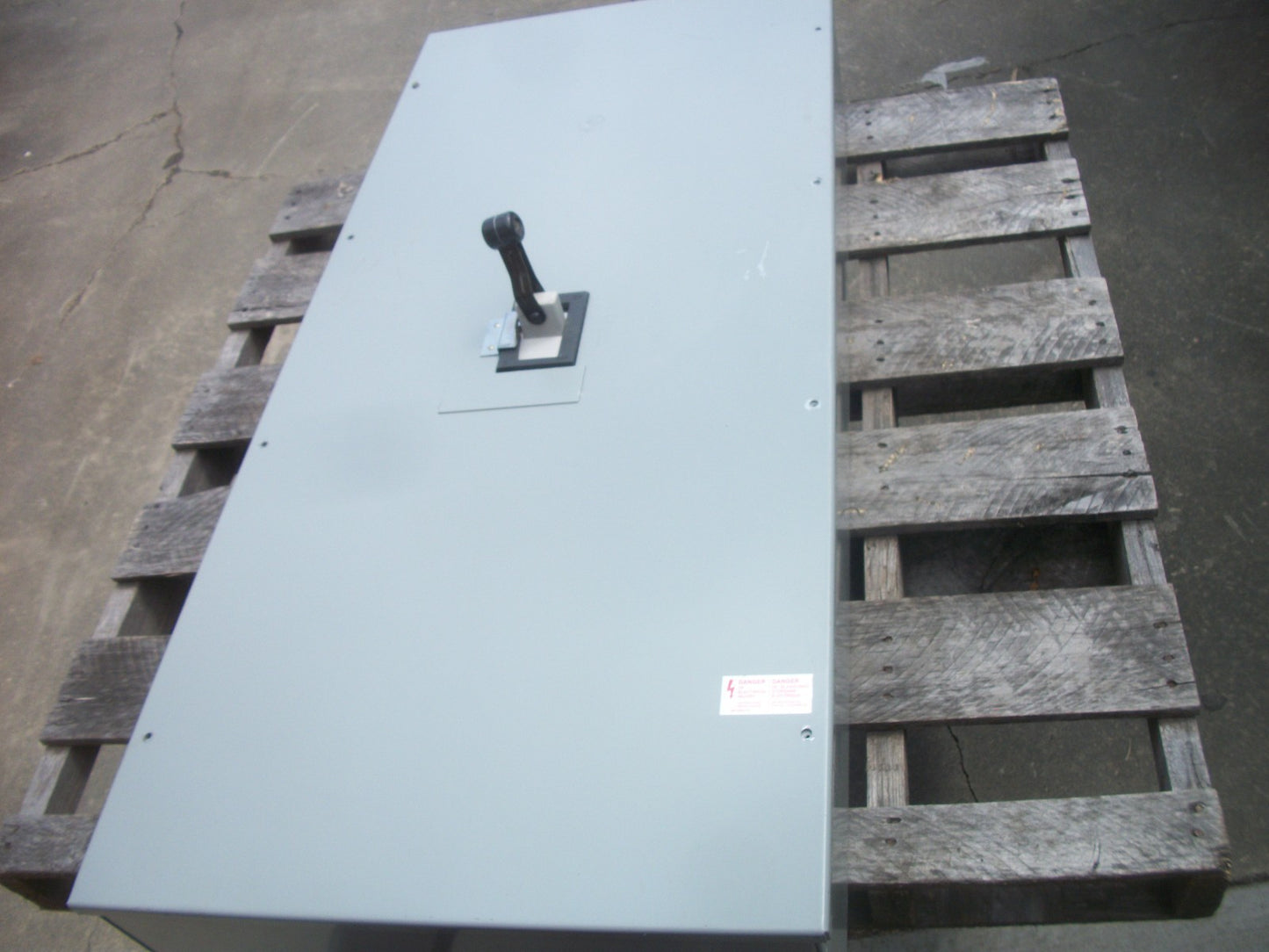 GE SPECTRA ENCL MOLDED CASE SWITCH SKDA36AN0800 800AMP 600VOLT 3POLE NEW