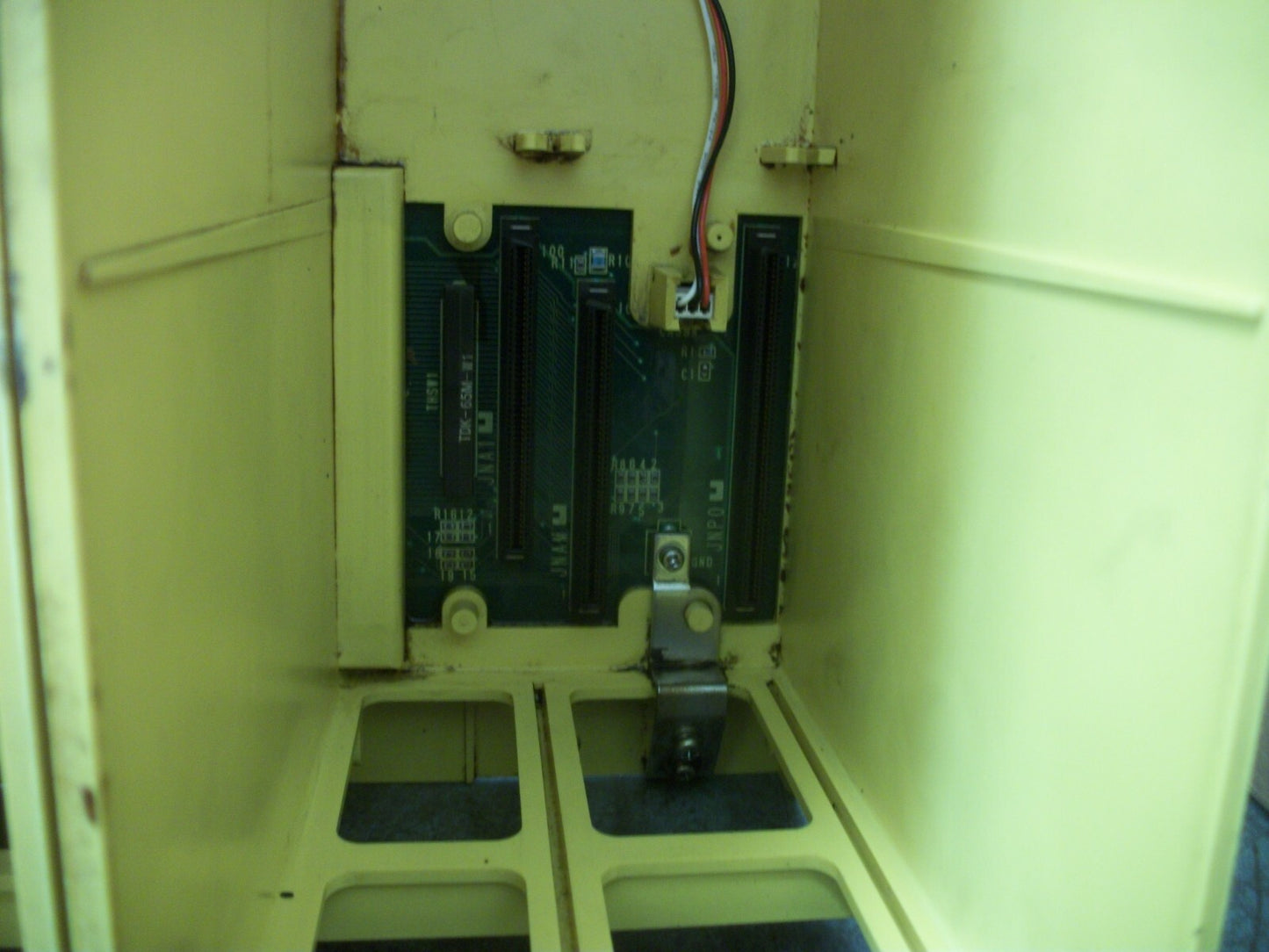 GE FANUC 7-SLOT PLC CHASSIS RACK 15M-MCU05303-001R00