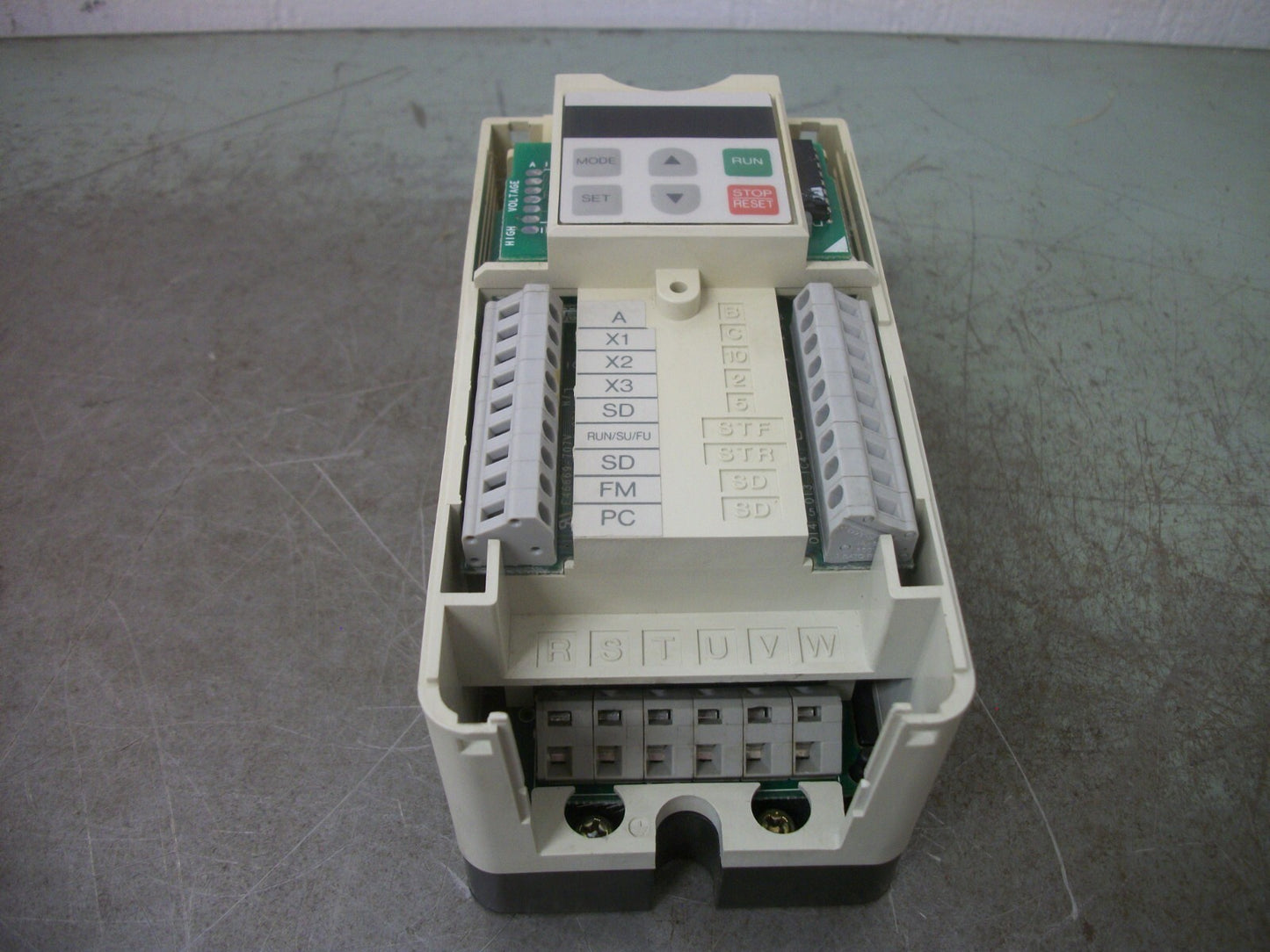 MITSUBISHI FREQROL-U100 1.5HP INVERTER DRIVE FR-U120-0.4K-UF 230VOLT 3PH 2.4AMP