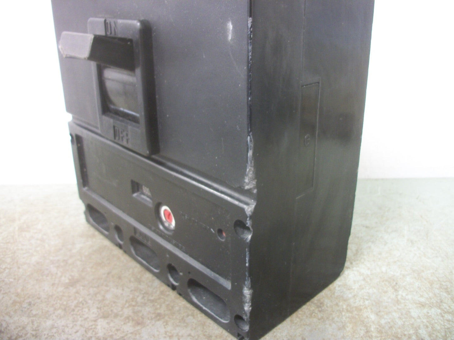 FUJI BU-LSB CIRCUIT BREAKER BU-LSB3F600 600AMP 600VOLT 3POLE W/600A TRIP CHIPPED