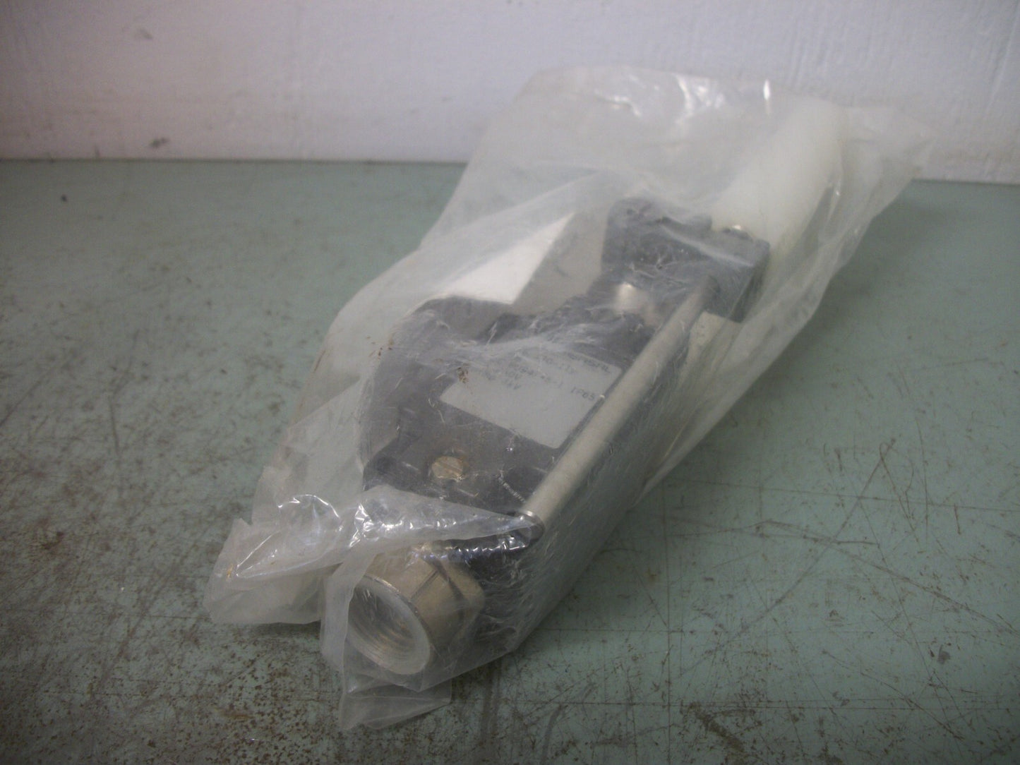 SCHMERSAL BELT ALIGNMENT SWITCH MV10H 330-11Y-1348 NEW