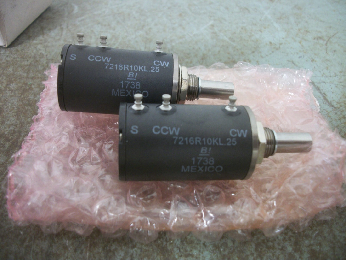 BECKMAN INDUSTRIAL BOX OF 2 HELIPOT POTENTIOMETERS 7216R10KL.25 NIB