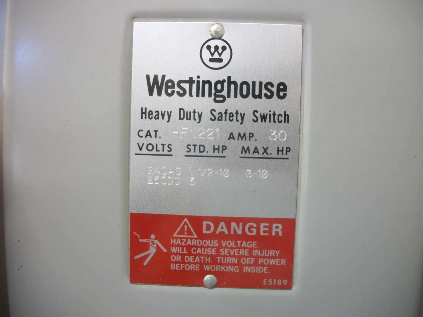 WESTINGHOUSE DISCONNECT TYPE 1 HFN221 30AMP 240VOLT 2POLE FUSIBLE NIB
