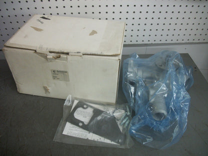 BARLOWORLD HYSTER WATER PUMP 800130636 NIB