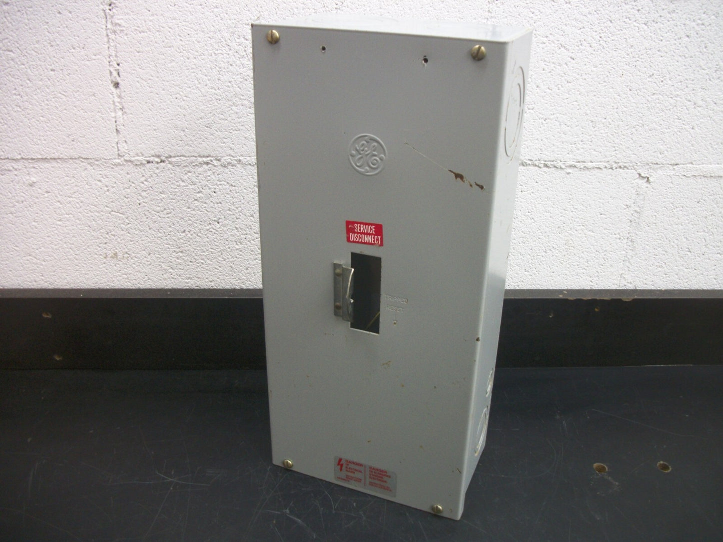 GE CIRCUIT BREAKER ENCLOSURE ONLY TYPE 1 TE100S 100AMP 600VOLT