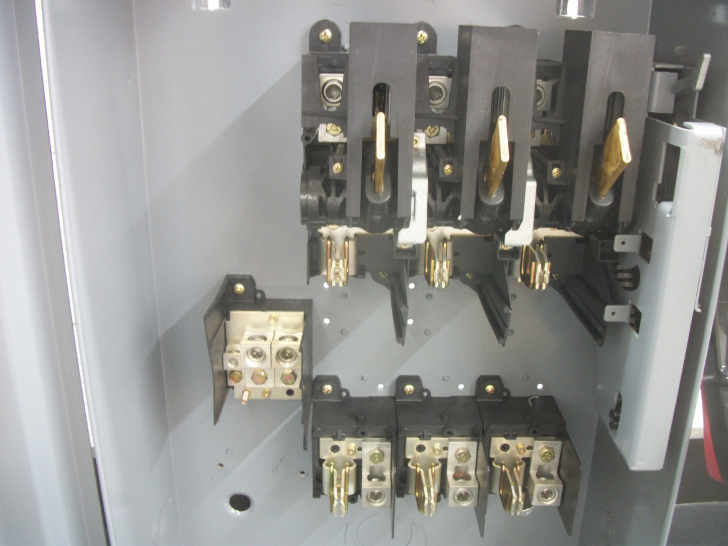 SQUARE D DISCONNECT TYPE 1 H364N 200AMP 600VOLT 3POLE FUSIBLE