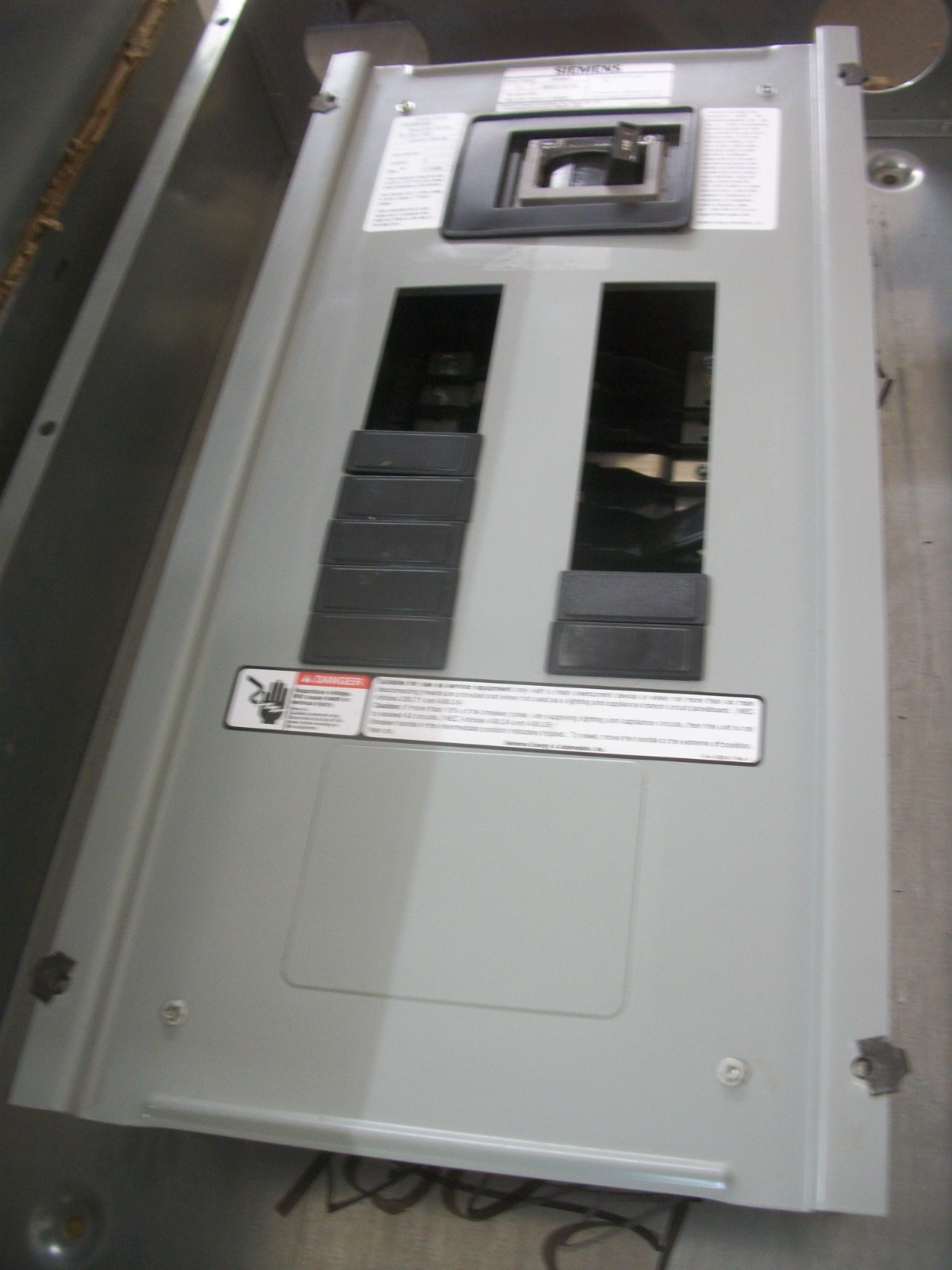 SIEMENS P1 LOAD CENTER PANELBOARD BQD 250AMP 480Y/277VOLT 3PH 4W W/150A MAIN