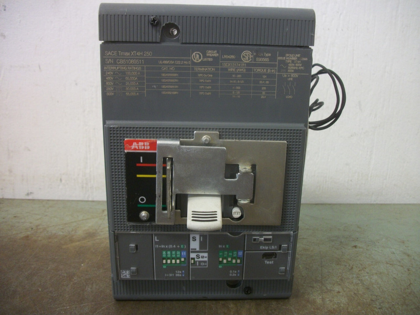 ABB SACE TMAX CIRCUIT BREAKER XT4H250 250AMP 600VOLT 3POLE W/AUX