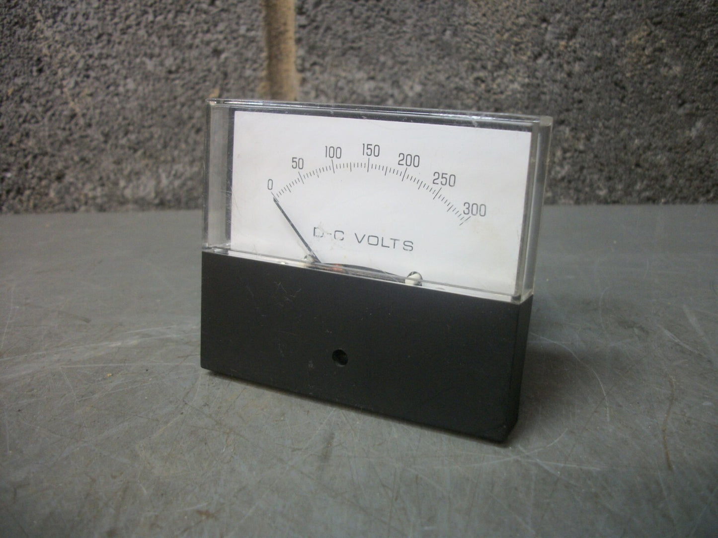 GE TROTT D-C VOLTS PANEL METER 255220RXRX 0-300VDC NOB