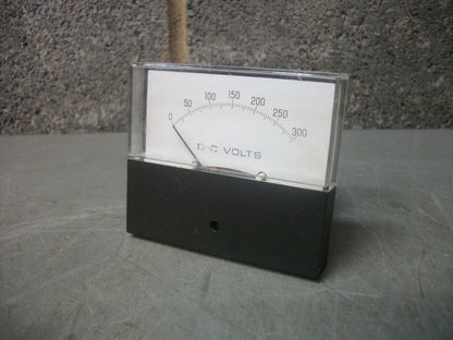 GE TROTT D-C VOLTS PANEL METER 255220RXRX 0-300VDC NOB