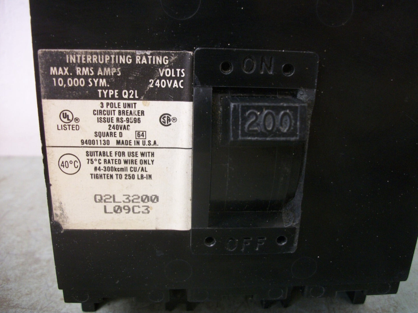 SQUARE D Q2L CIRCUIT BREAKER Q2L3200 200AMP 240VOLT 3POLE CHIPPED