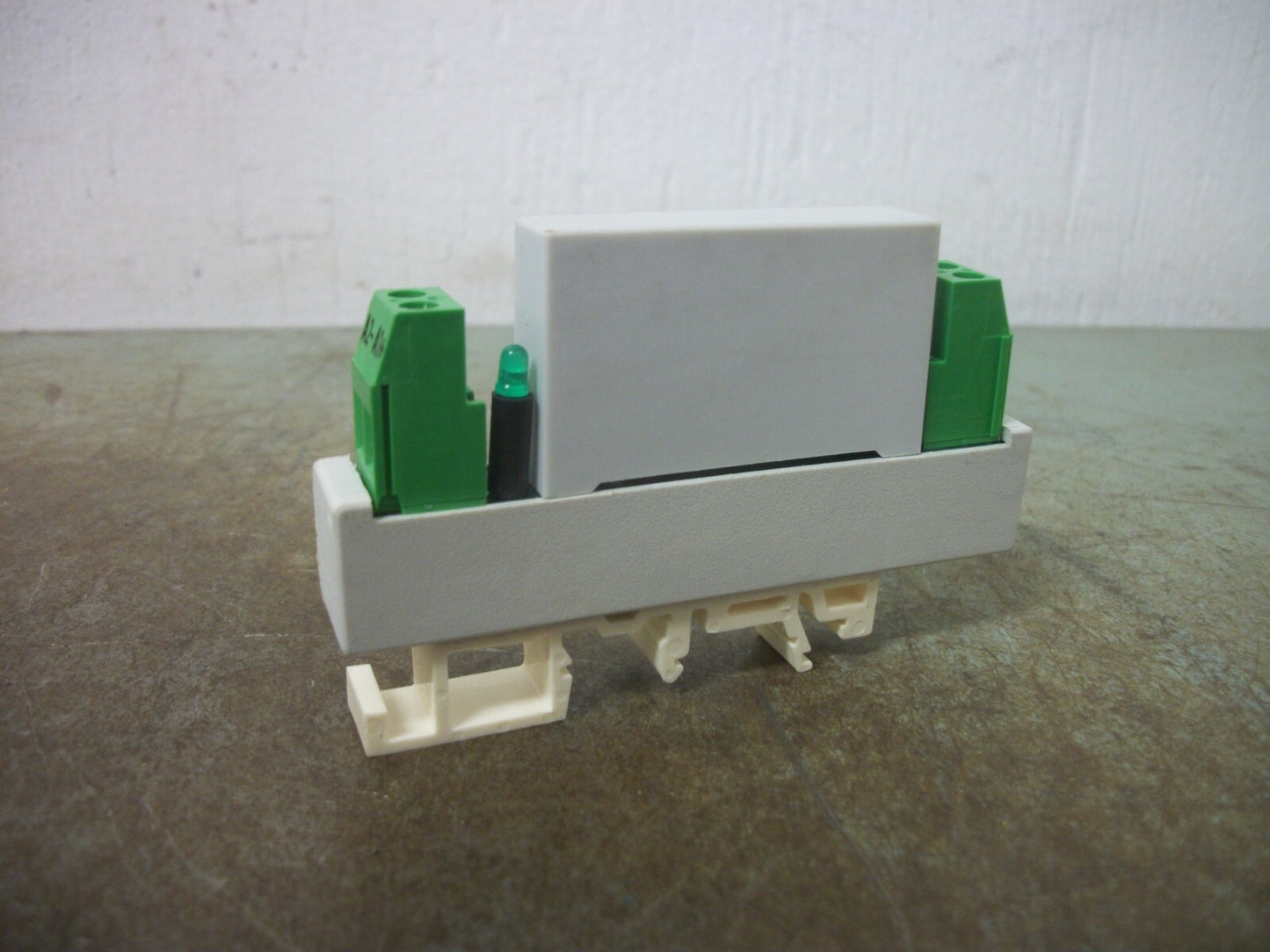 CARLO GAVAZZI SOLID STATE RELAY W/SOCKET BASE RP1A48D5 4-32VDC 480VAC NOB