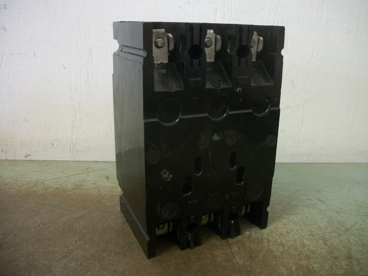 GE TED CIRCUIT BREAKER TED136025 25AMP 600VOLT 3POLE BLACK