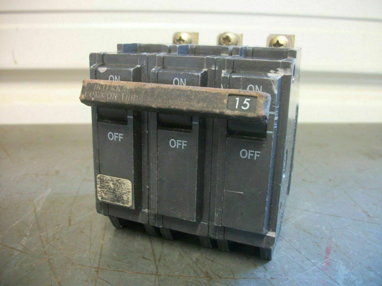 GE THQB CIRCUIT BREAKER THQB32015 15AMP 240VOLT 3POLE OLD