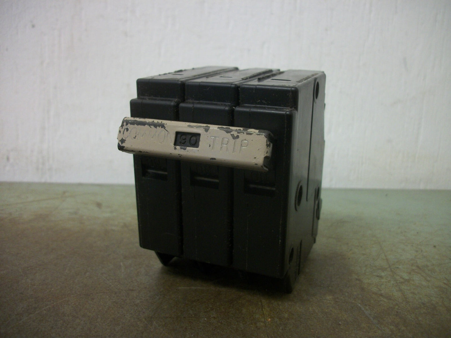 CUTLER-HAMMER CH CIRCUIT BREAKER CH390 90AMP 240VOLT 3POLE