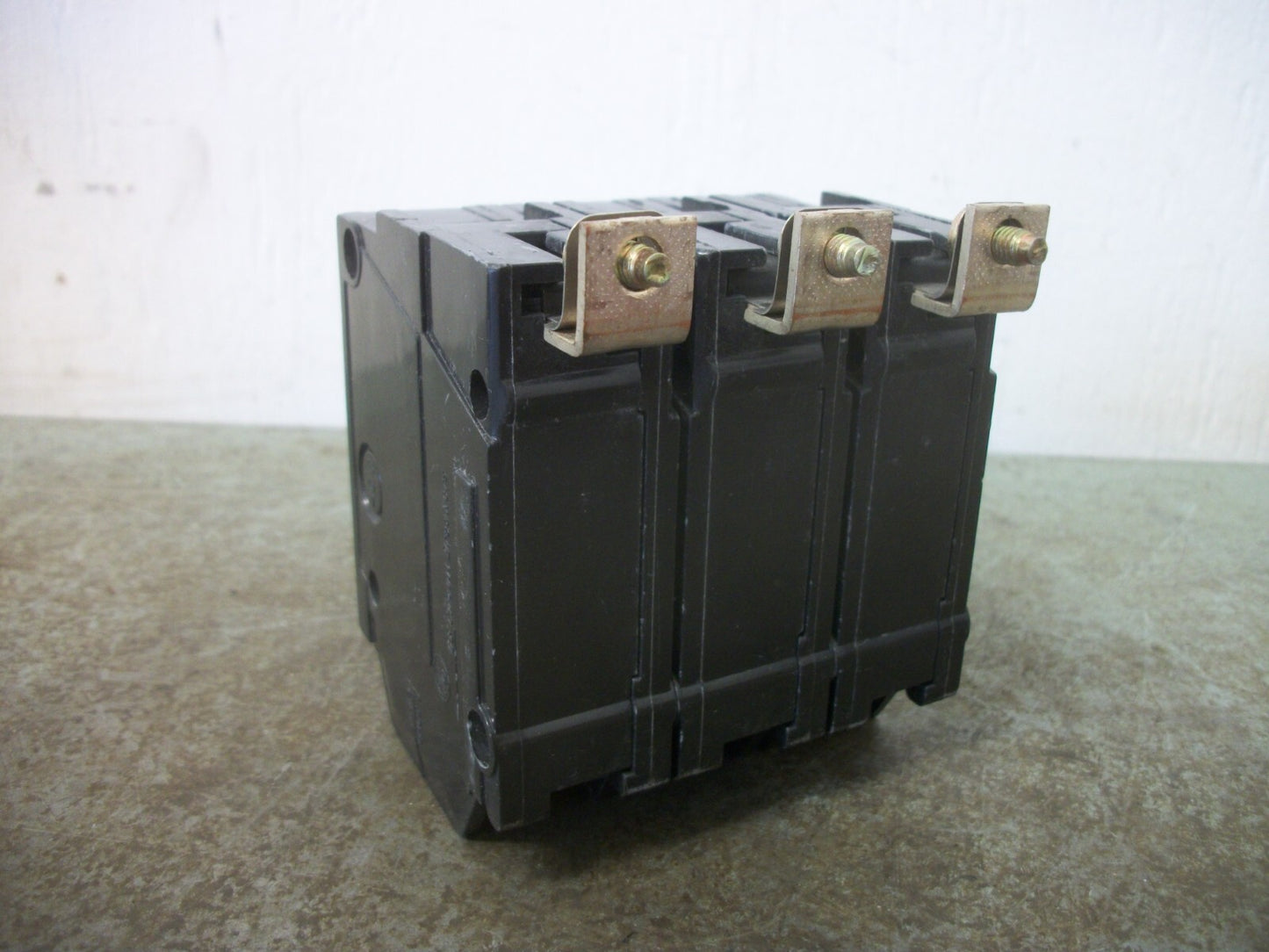 GE THQB CIRCUIT BREAKER THQB32100 100AMP 240VOLT 3POLE OLD