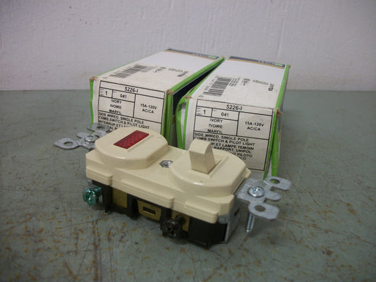 LEVITON LOT OF 2 IVORY 1POLE COMBO SWITCH PILOT LIGHT 5226-I 15AMP 120VOLT NIB