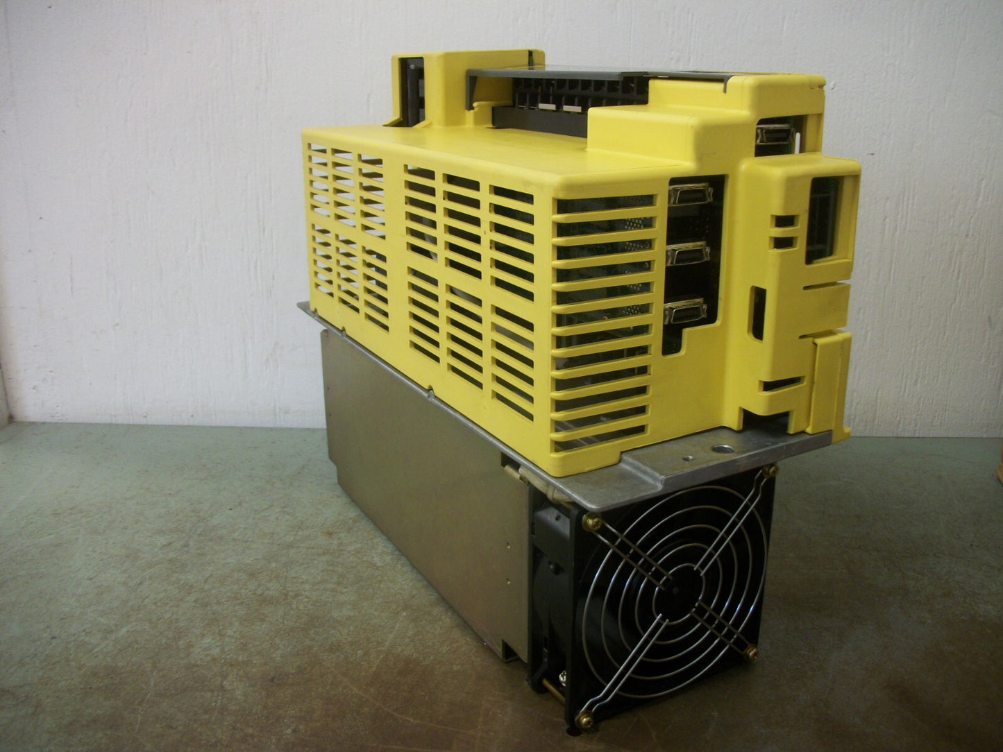 GE FANUC AC SERVO DRIVE AMPLIFIER UNIT SERIES A A06B-6089-H106 230VOLT 52.2AMP