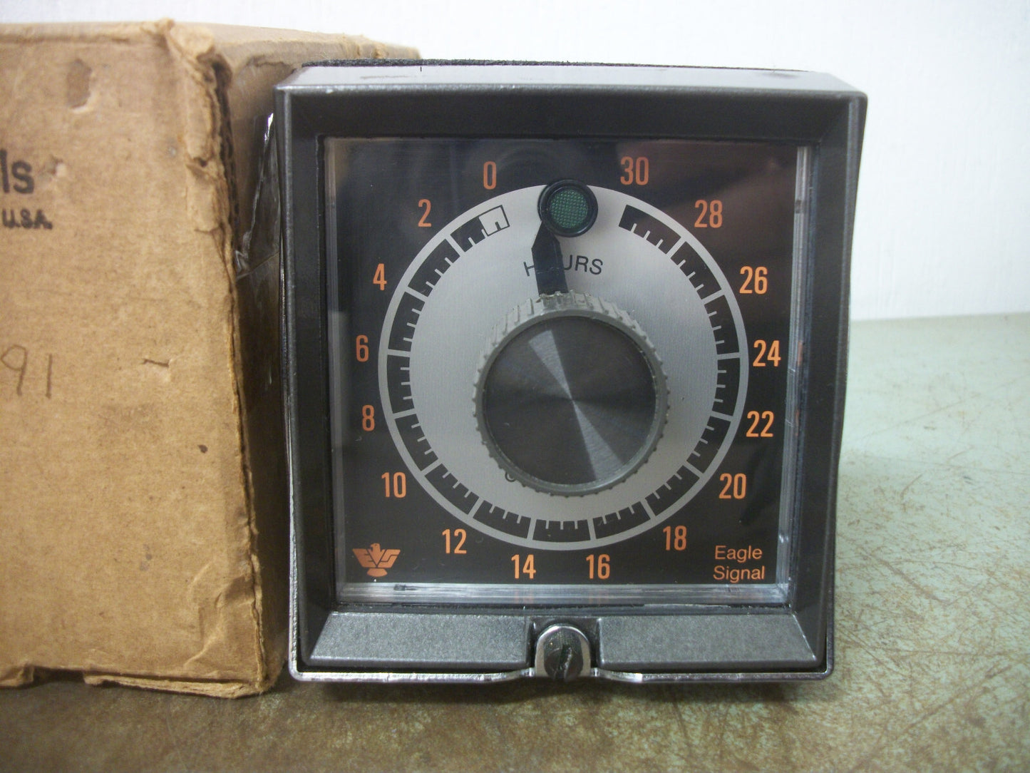 EAGLE SIGNAL HP5 SERIES ANALOG RESET TIMER HP510A6 5SEC-60HOURS 120/240VOLT NIB