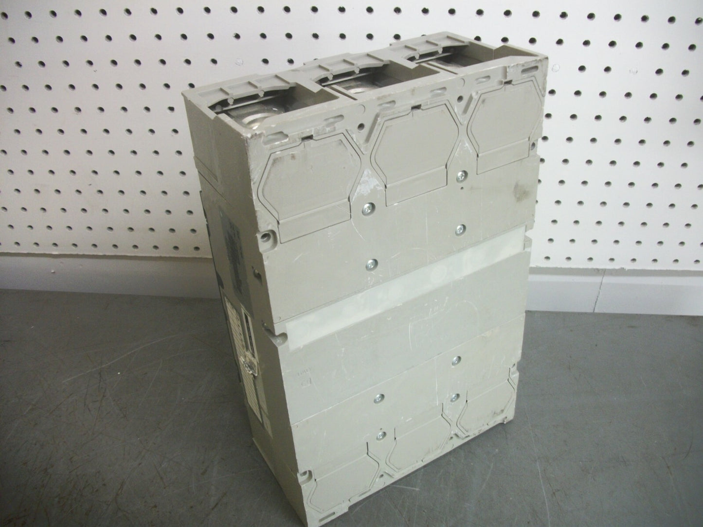 SQUARE D POWERPACT PJ CIRCUIT BREAKER PJF36060M68 600AMP 600VOLT 3POLE NOB