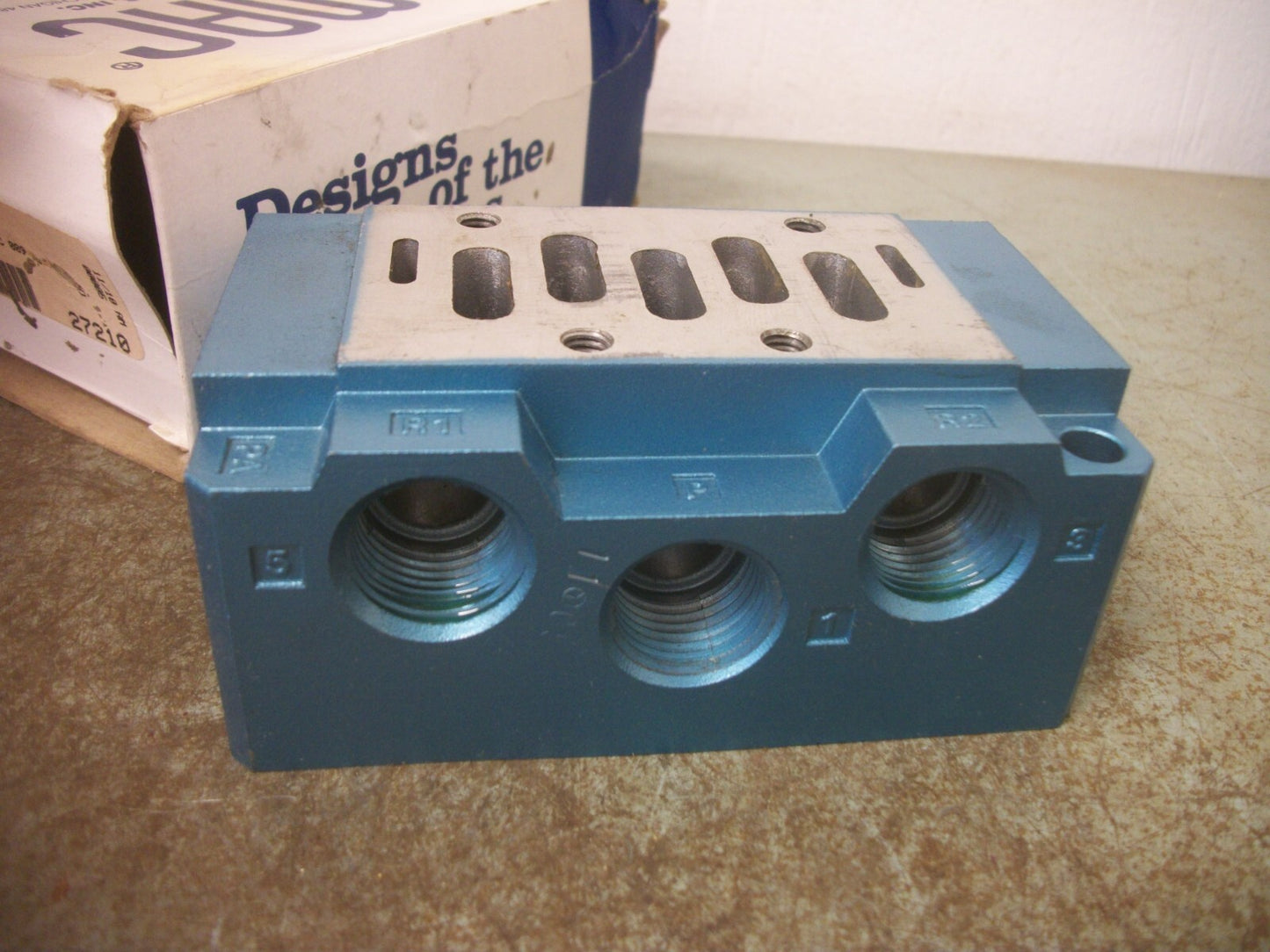 MAC VALVE 1/2" NPT MANIFOLD BASE MB-A2B-231 NIB