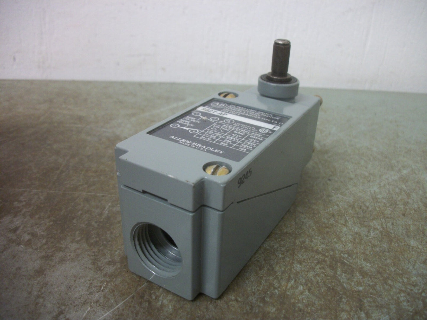 ALLEN-BRADLEY OILTIGHT LIMIT SWITCH 802T-AP NOB