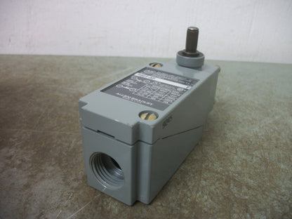 ALLEN-BRADLEY OILTIGHT LIMIT SWITCH 802T-AP NOB