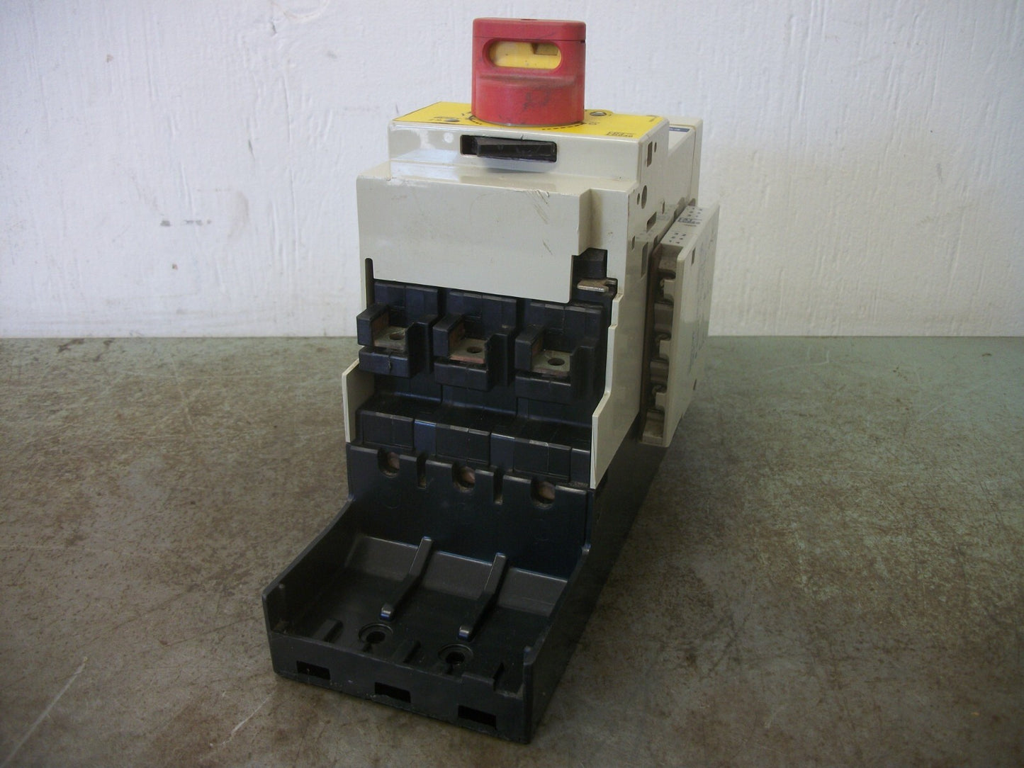 TELEMECANIQUE INTEGRAL 63 CONTACTOR LD4-LD030 63AMP 120VCOIL 3PH 600V 60HP