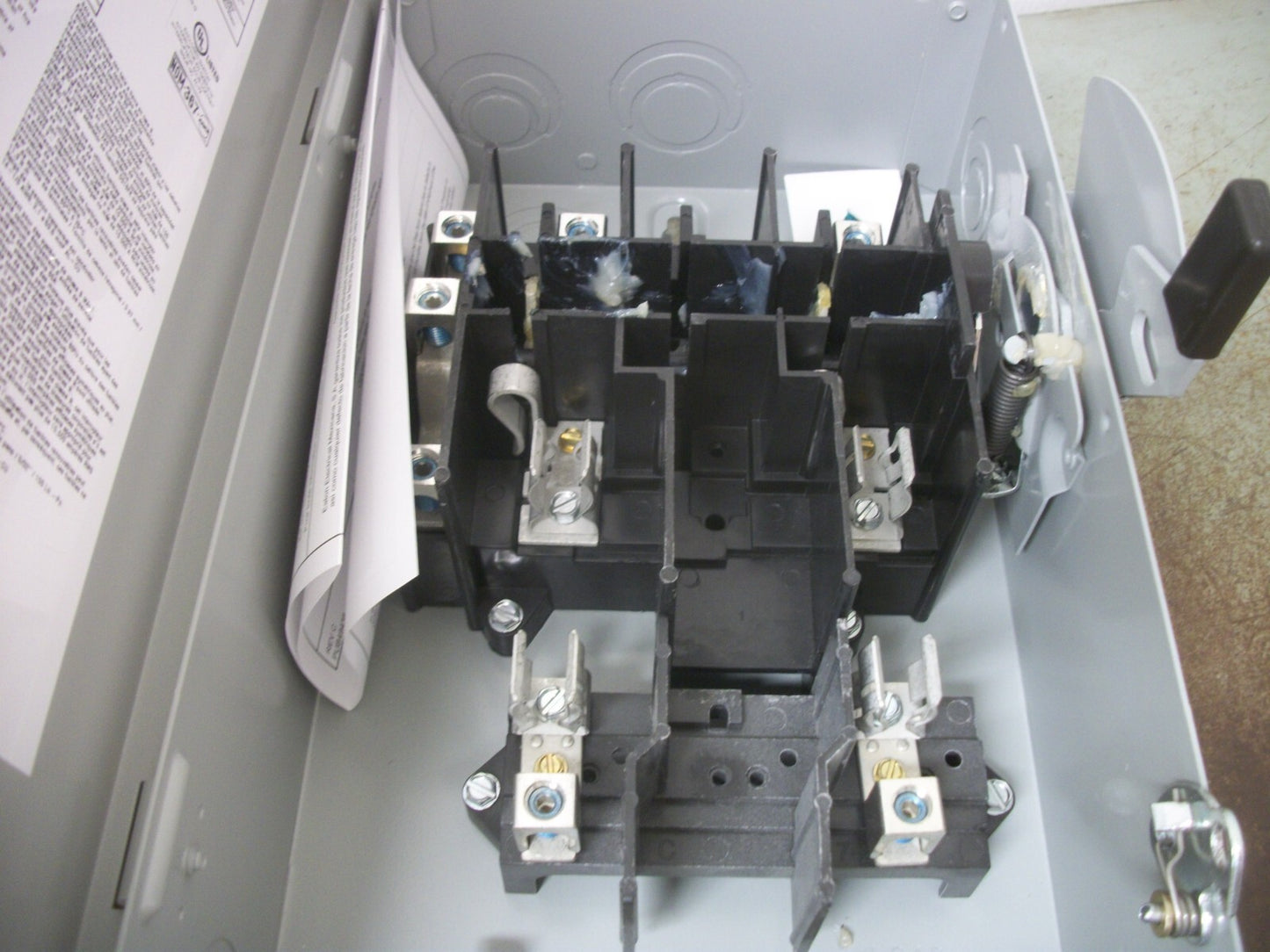 CUTLER-HAMMER DISCONNECT TYPE 1 DG222NGB 60AMP 240VOLT 2POLE FUSIBLE NIB