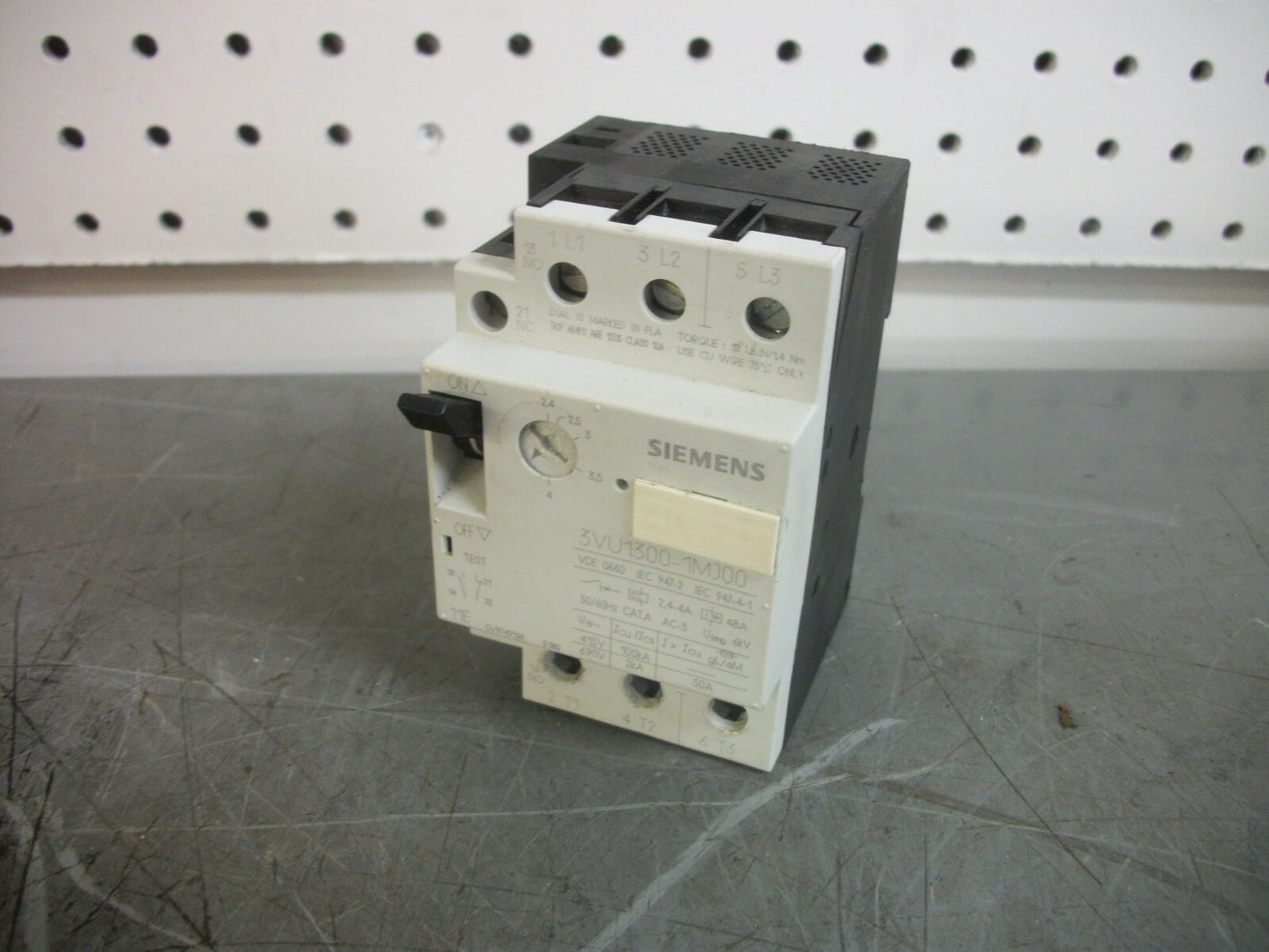 SIEMENS MOTOR PROTECTOR CIRCUIT BREAKER 3VU1300-1MJ00 2.4-4AMP