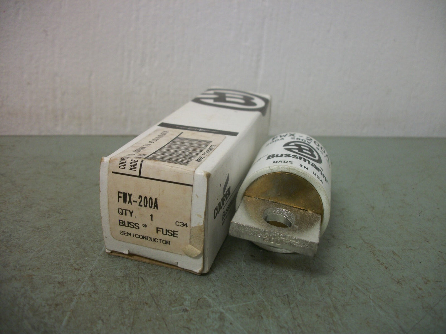 BUSSMANN SEMICONDUCTOR FUSE FXW-200A 200AMP 250VOLT NIB