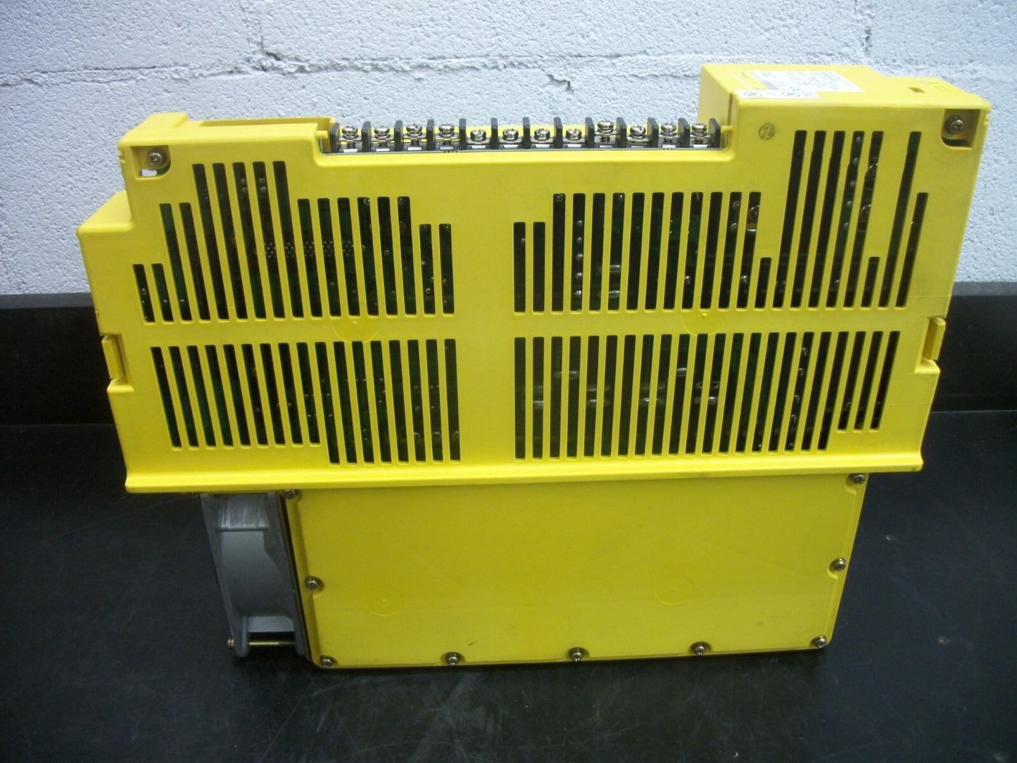 GE FANUC AC SERVO DRIVE AMPLIFIER UNIT SERIES G A06B-6089-H106 230VOLT NO COVERS