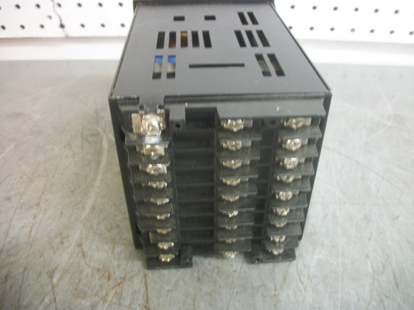 HONEYWELL UDC3000 VERSA-PRO TEMPERATURE CONTROLLER DC300E-E-0A0-A0-0F00-0