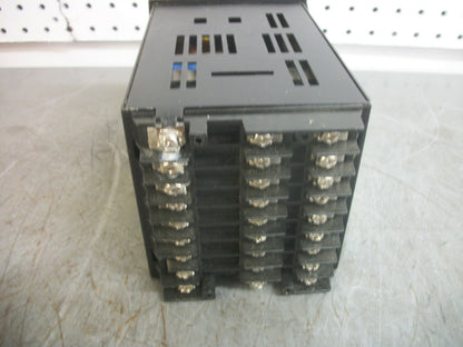 HONEYWELL UDC3000 VERSA-PRO TEMPERATURE CONTROLLER DC300E-E-0A0-A0-0F00-0