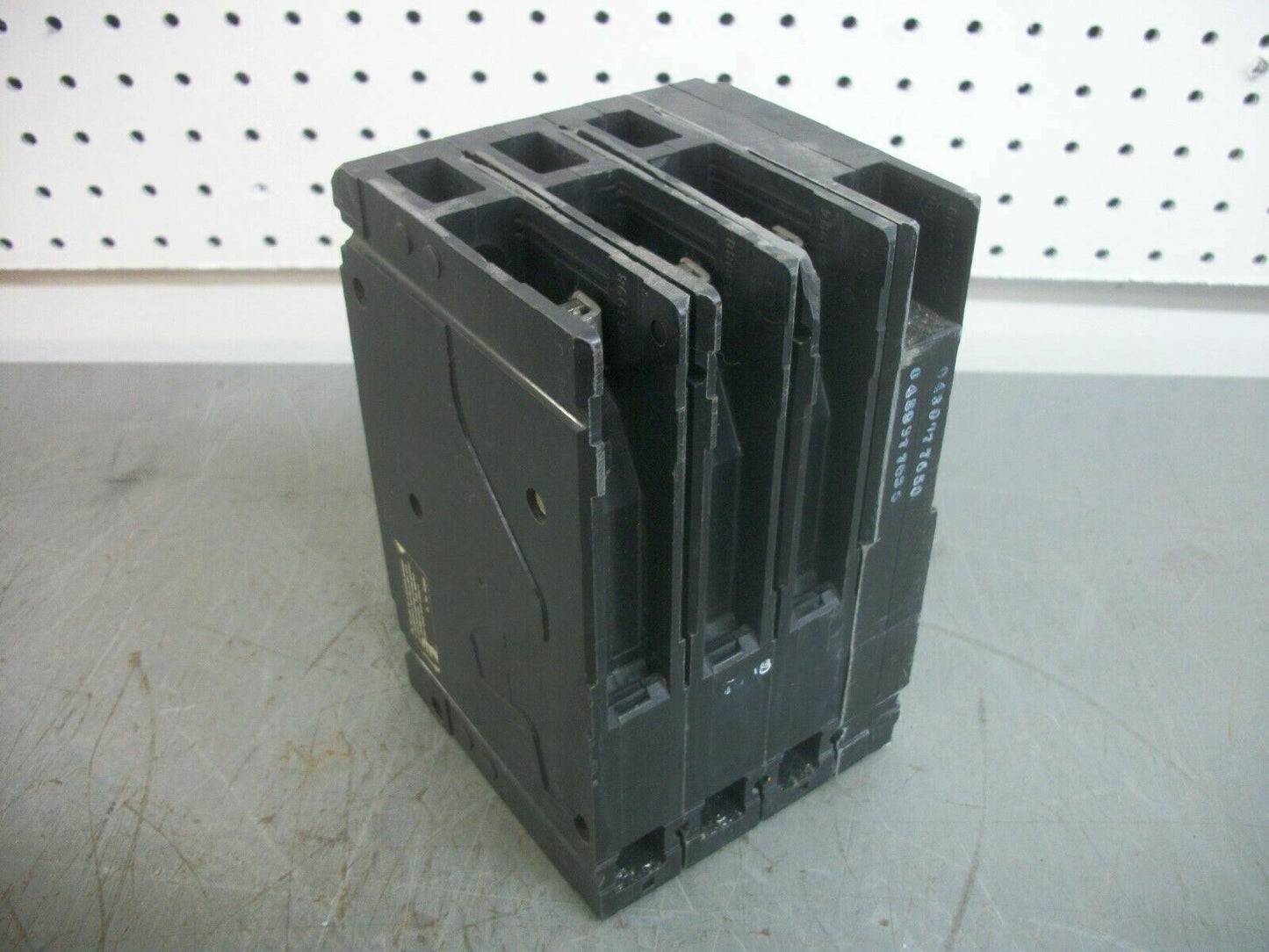 SIEMENS SENTRON ED4 CIRCUIT BREAKER ED43B015 15AMP 480VOLT 3POLE W/AUX