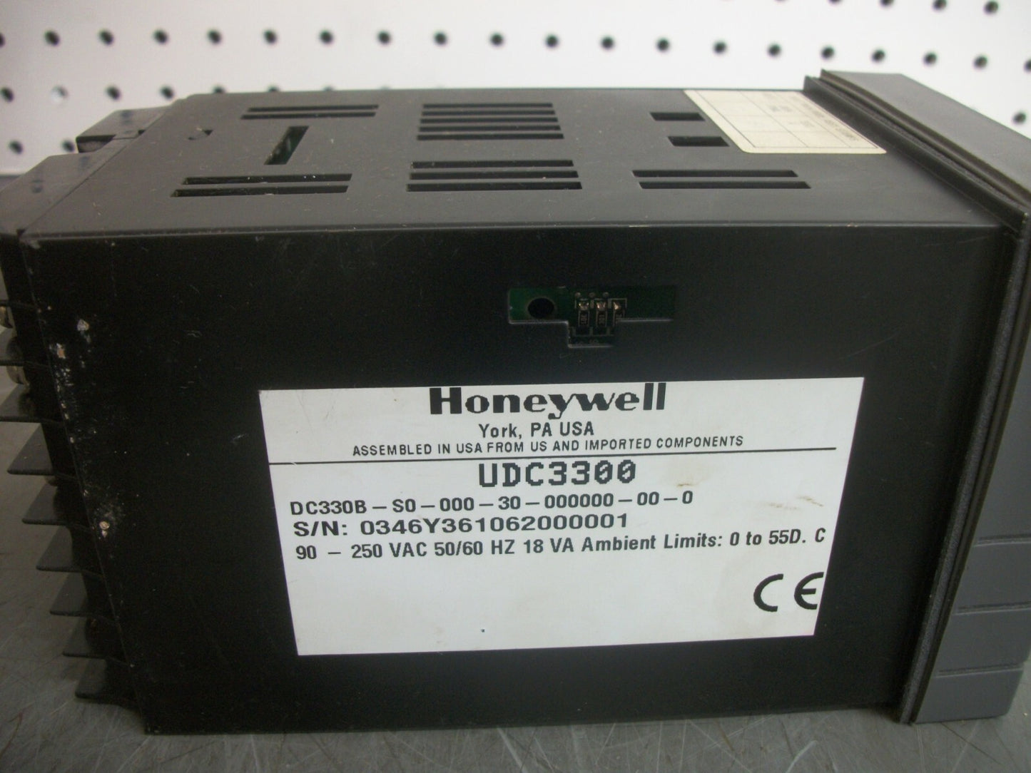 HONEYWELL UDC 3300 TEMPERATURE CONTROLLER DC330B-S0-000-30-000000-00-0