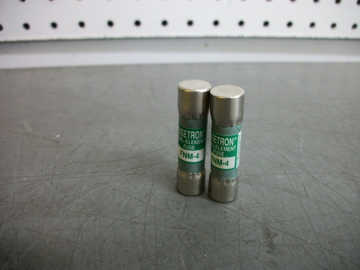 BUSSMANN FUSETRON FUSES FNM4 4AMP 250VOLT NOB