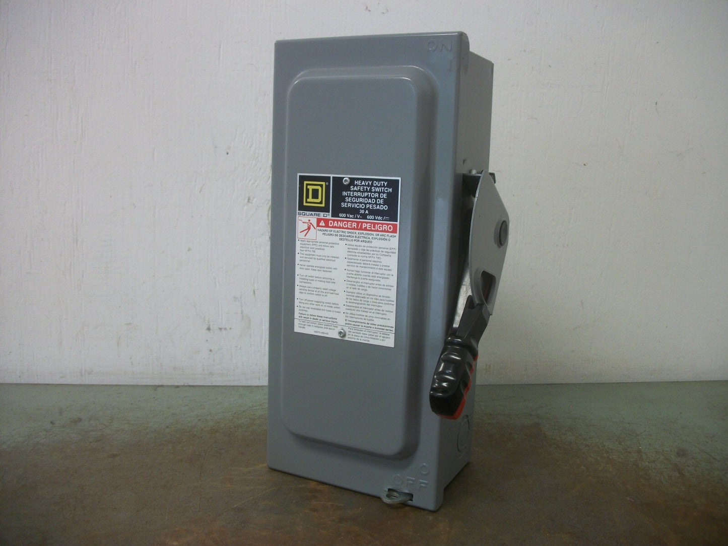 SQUARE D DISCONNECT TYPE 1 H361 30AMP 600VOLT 3POLE FUSIBLE