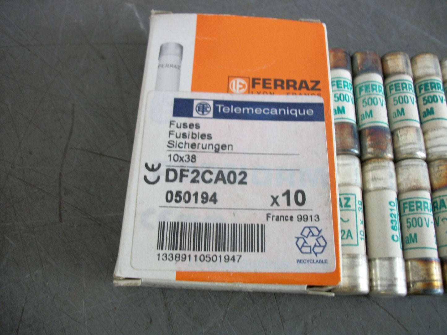 TELEMECANIQUE FERRAZ-SHAWMUT BOX OF 10 10X38 FUSES DF2CA02 2AMP 500VOLT NIB