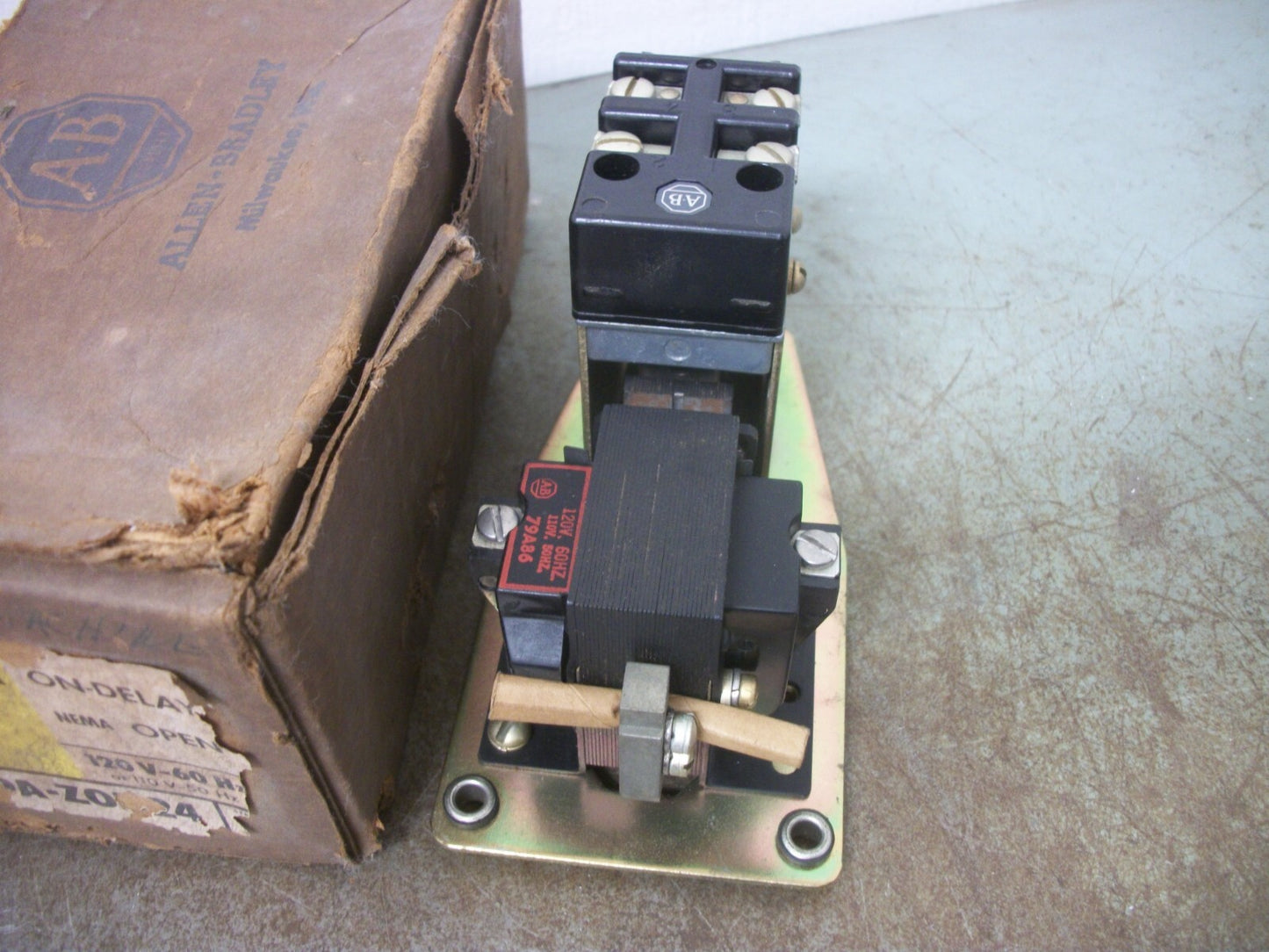 ALLEN-BRADLEY PNEUMATIC TIMING RELAY 849A-ZOD24 849A-Z0D24 120VCOIL NIB