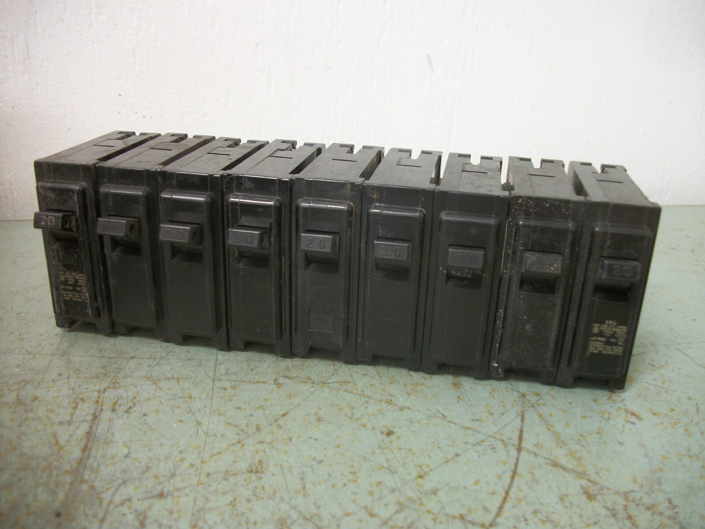 SIEMENS LOT OF 9 EQ-P CIRCUIT BREAKERS QP1B020 20AMP 240VOLT 1POLE