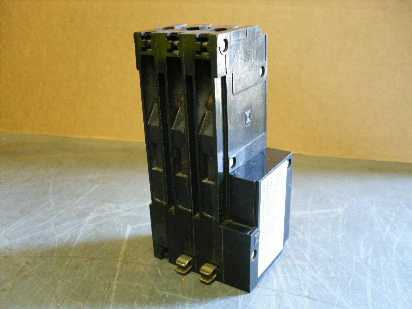 SQUARE D Q1B CIRCUIT BREAKER Q1B3701021 70AMP 240VOLT 3POLE W/SHUNT *NOB*