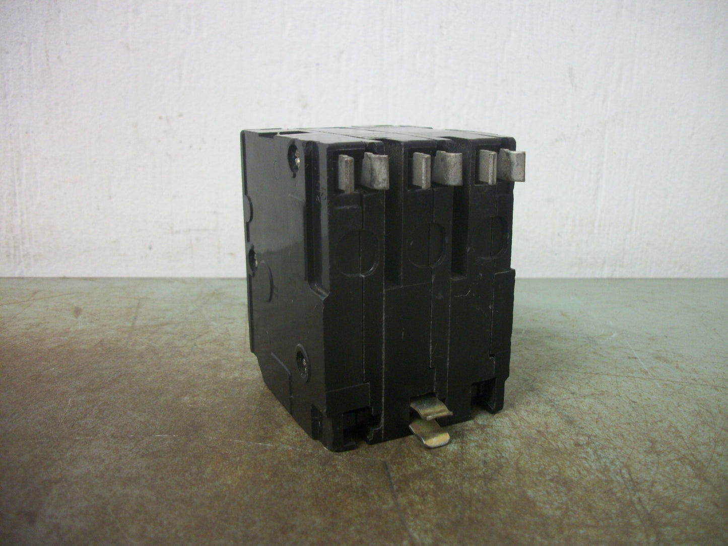 SQUARE D QO CIRCUIT BREAKER QO315 15AMP 240VOLT 3POLE OLD