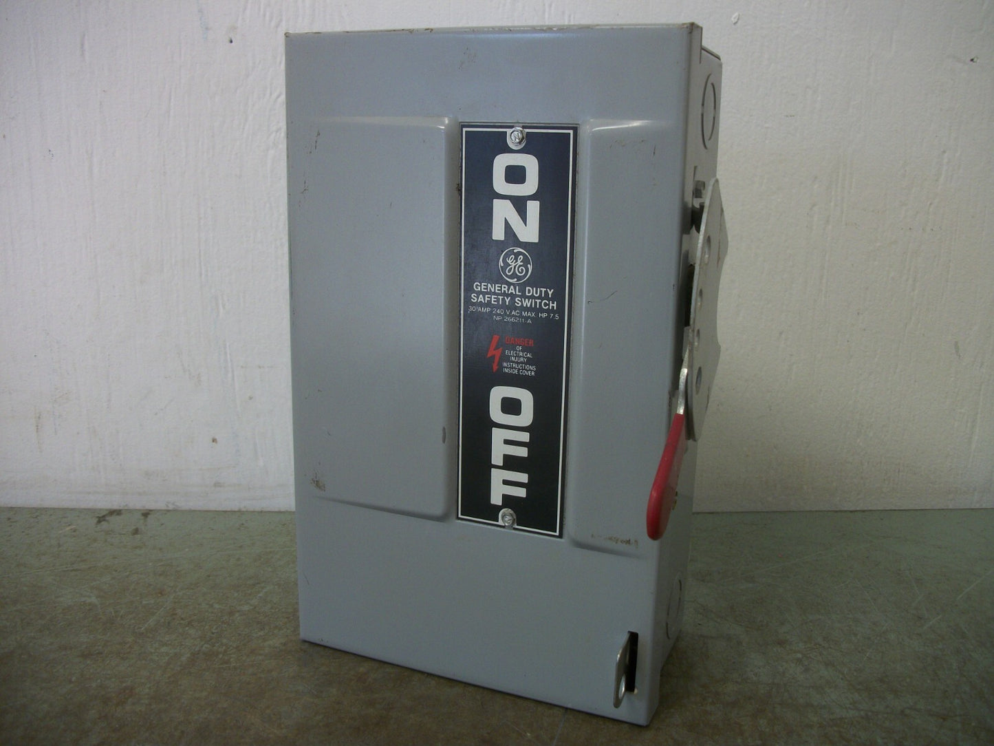 GE DISCONNECT TYPE 1 TG3221 30AMP 240VOLT 2POLE FUSIBLE