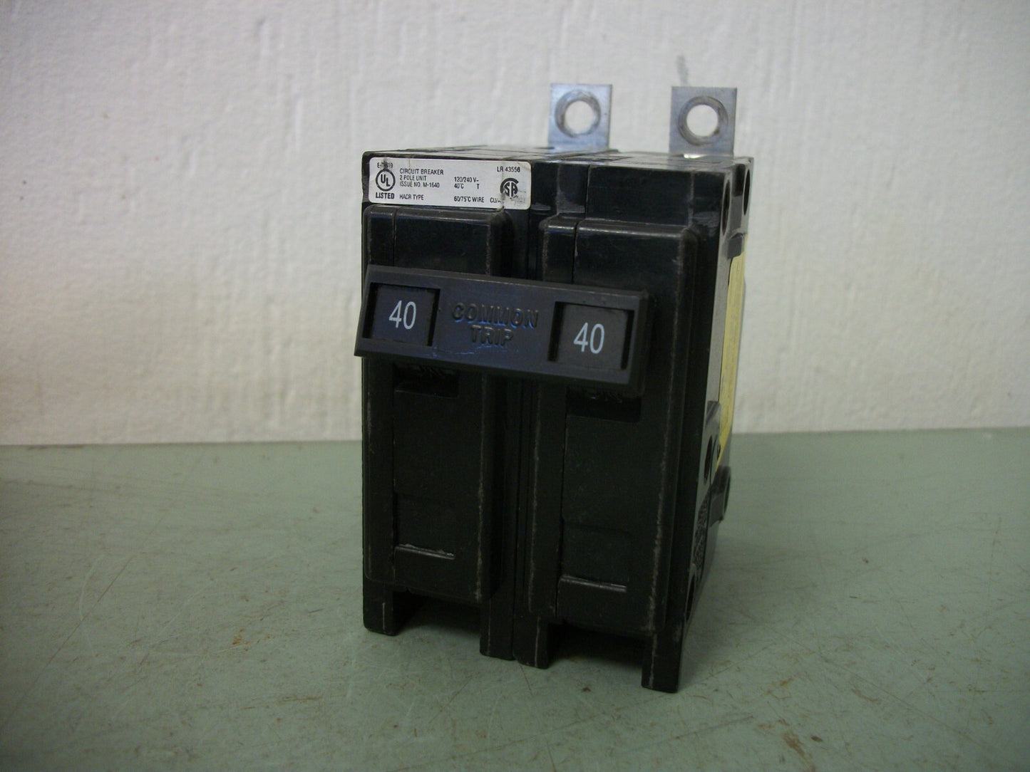 CUTLER-HAMMER QBHW CIRCUIT BREAKER QBHW2040 40AMP 240VOLT 2POLE