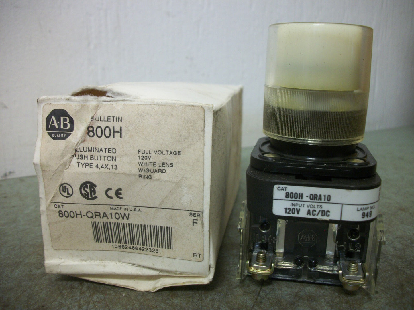 ALLEN-BRADLEY WHITE ILLUMINATED MOMENTARY PUSHBUTTON 800H-QRA10W 120VOLT NIB