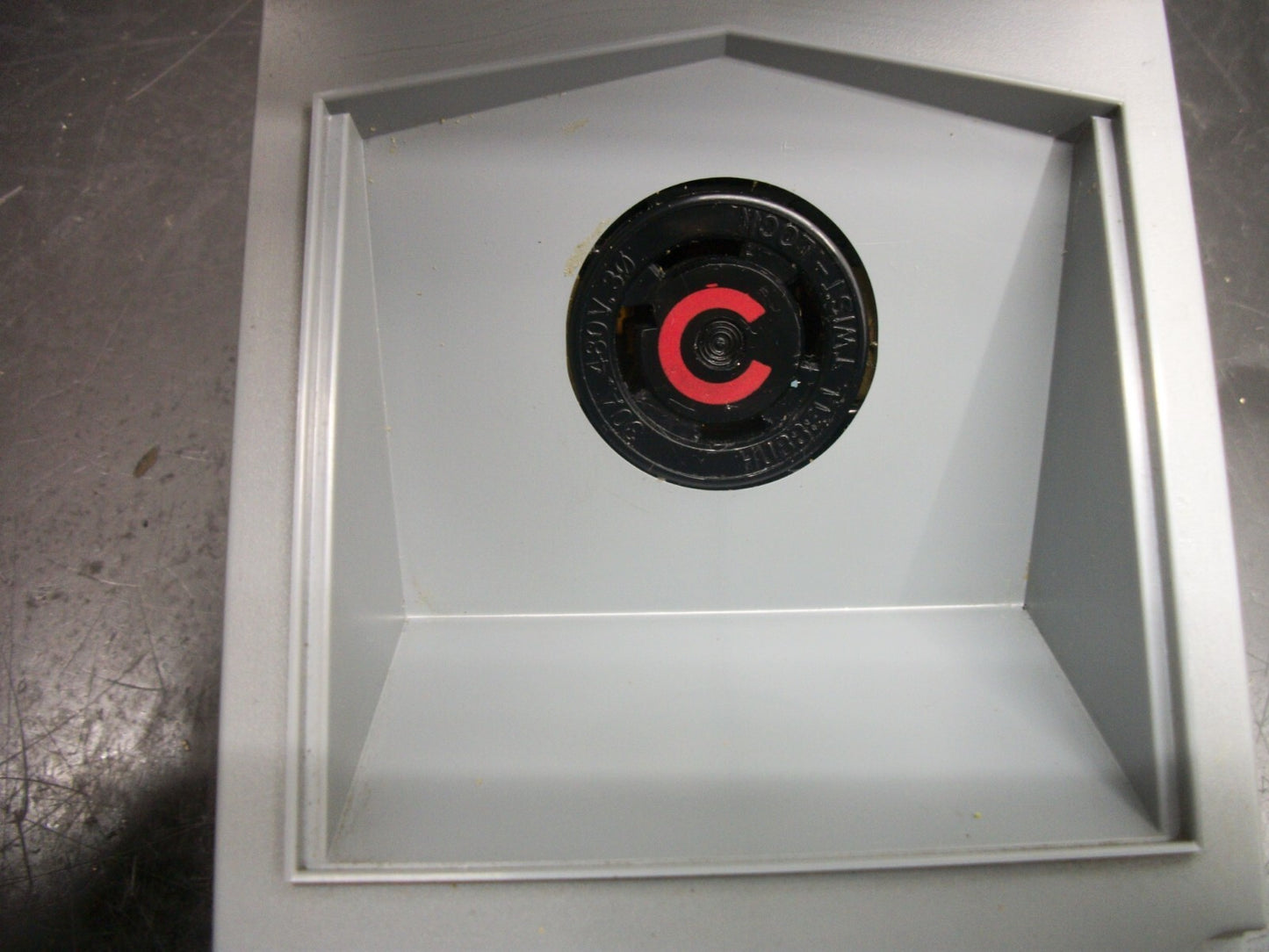 HUBBELL TWIST-LOCK DISCONNECT 3R,12K SE TL3 30AMP 600VOLT 3POLE NON-FUSIBLE