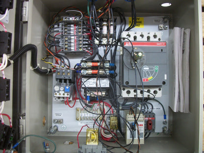 ABB AC DRIVE ACH401600935 480VOLT 3PH 15.3AMP W/DISCONNECT BOX