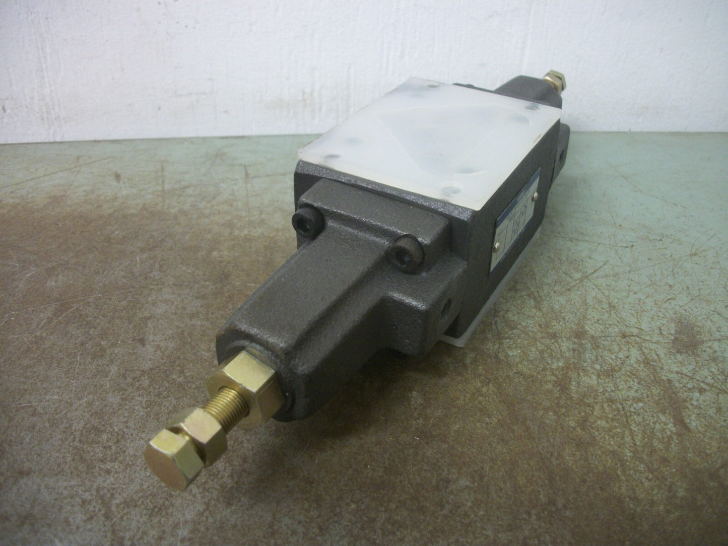 YUKEN RELIEF MODULAR VALVE MBW-03-B-20 NOB